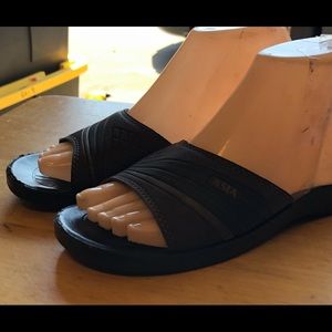 Asia Women’s Black Slide On Sandals Size 38/7.5